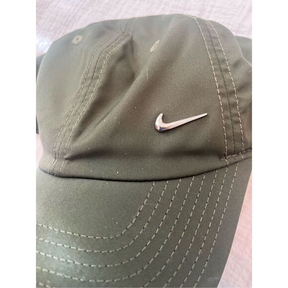 Nike Dri-Fit Baseball Cap Hat - Picture 2 of 5